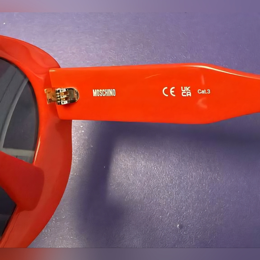 Moschino MOS152/S, Women’s Sunglasses, Red Heart Sunglasses with Gray Lenses - Picture 7 of 9